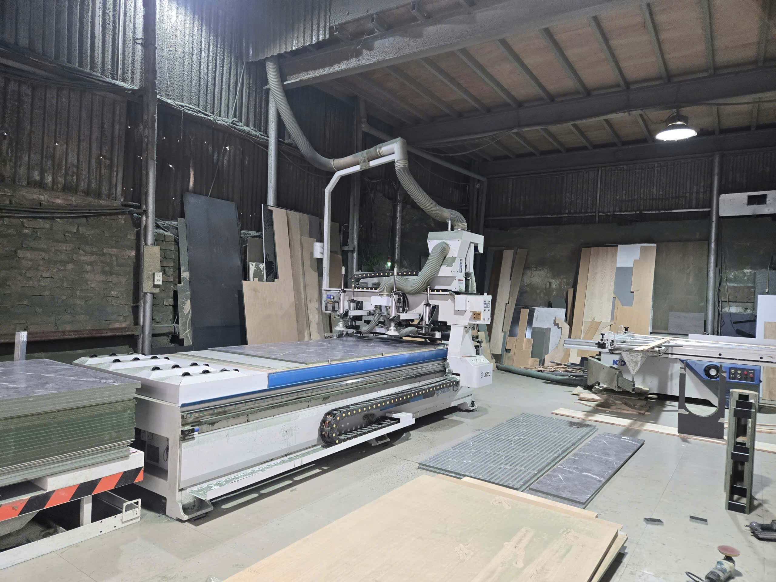 Máy CNC gia công gỗ tại xưởng Mộc Zó